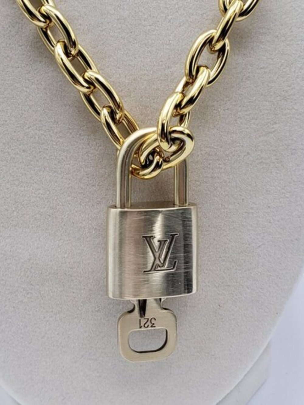 18K Gold-Plated Necklace with Authentic Louis Vuitton Padlock - Picture 10 of 12